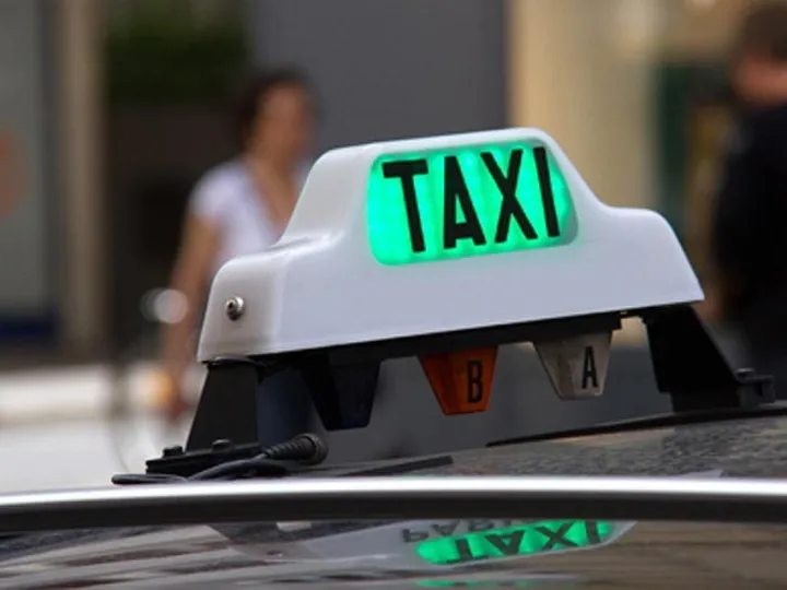 Taxis parisiens 2025 : chiffres clés, défis et perspectives d’un secteur en mutation