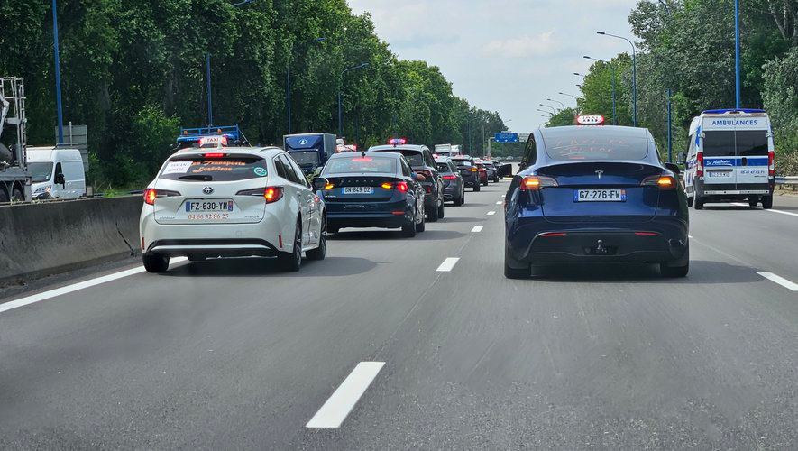 À partir du 1ᵉʳ octobre 2025, une nouvelle convention-cadre modifie profondément les règles du transport sanitaire en taxi. Ce guide détaille les changements, les risques pour les chauffeurs et les conseils pour s’y préparer.
