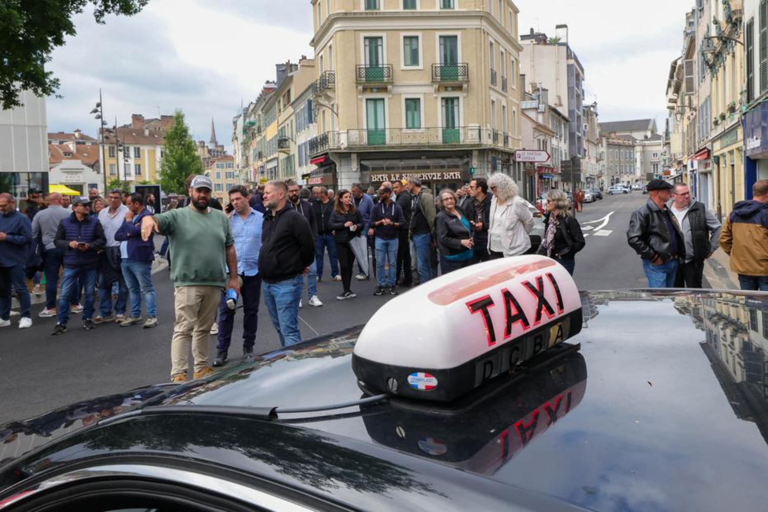 Découvrez les enjeux de la nouvelle tarification du transport sanitaire par taxi : impacts sur les chauffeurs, les usagers et la profession.