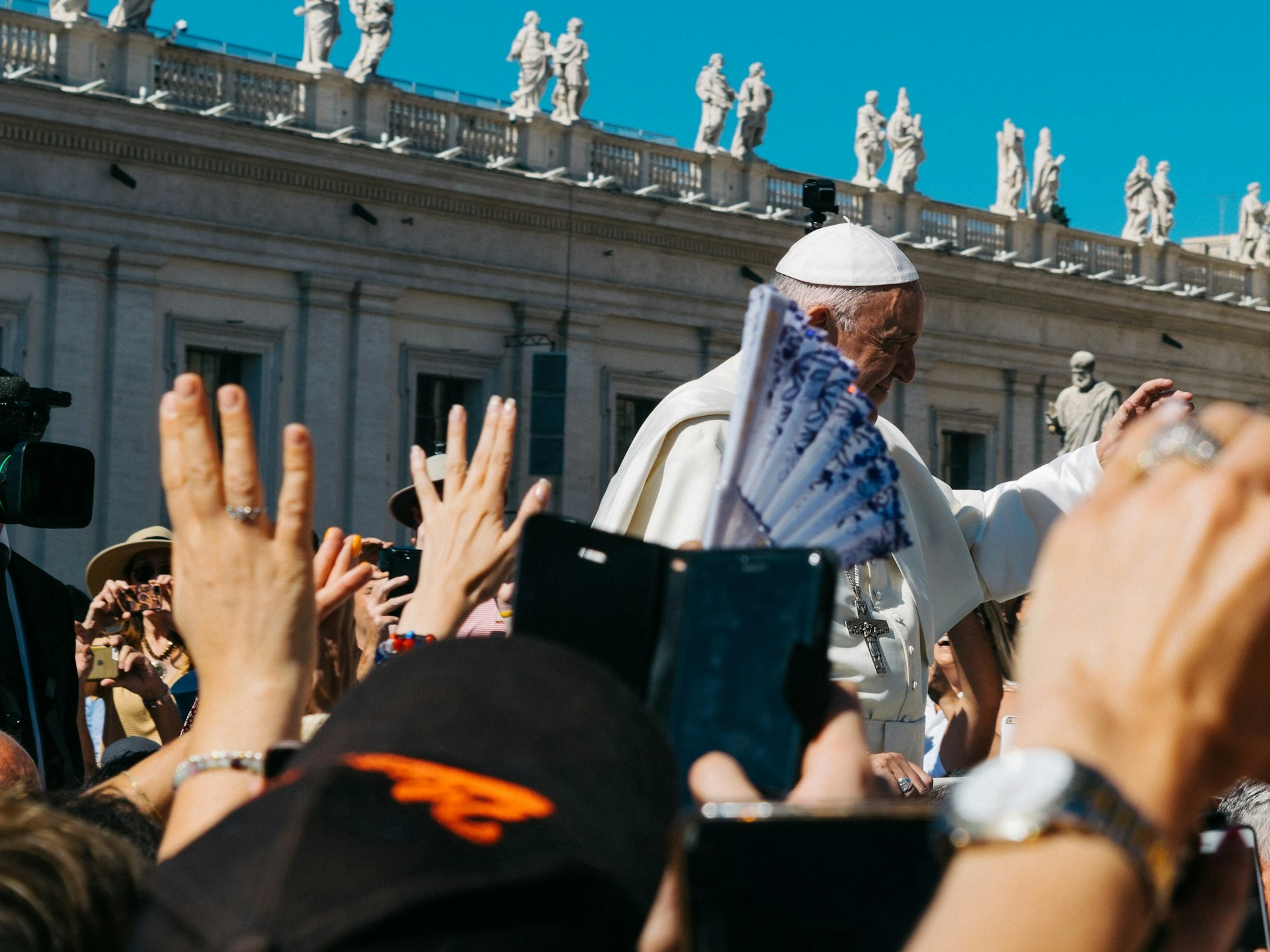 Visite du pape Léon XIV à Paris les 25 et 26 septembre 2026 : programme, restrictions de circulation, zones impactées et conseils pratiques pour les chauffeurs VTC et taxis.
